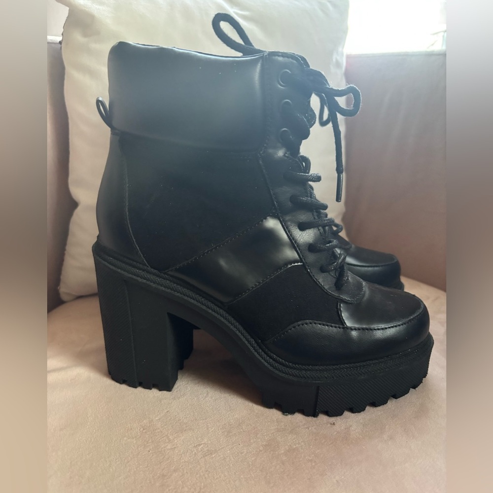 Steve Madden Boots Size 8